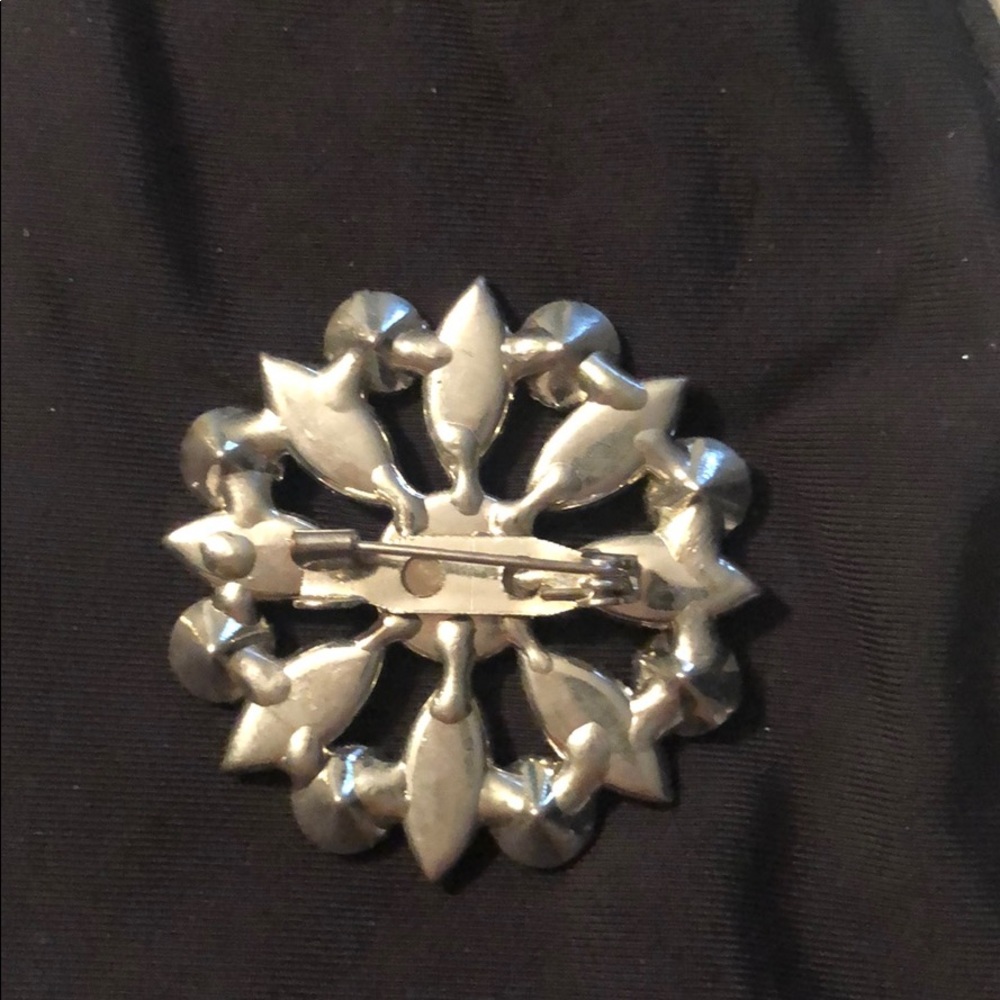 Flower pin - Picture 2 of 2